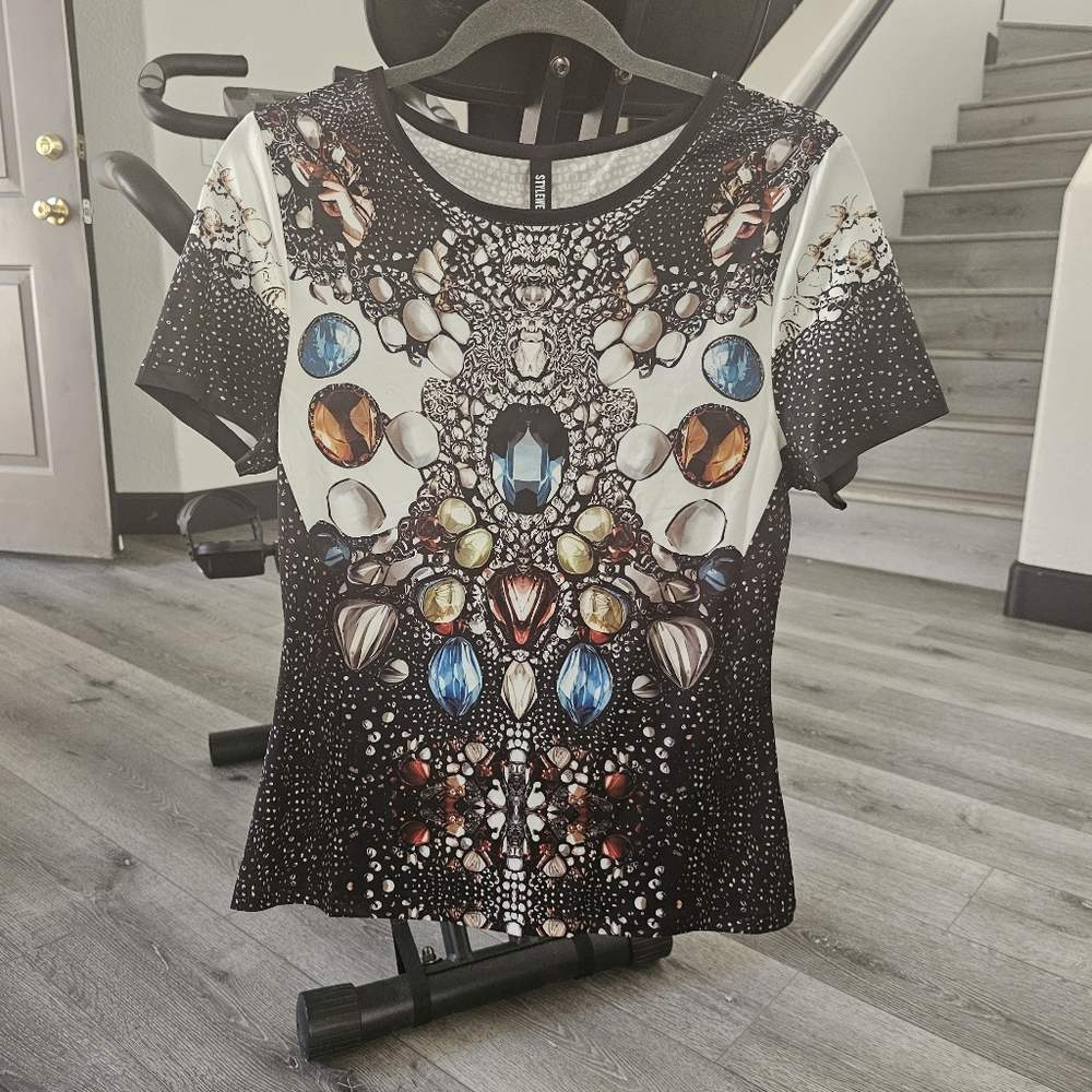 Black and White Beaded Print Women's Top - Picture 2 of 4